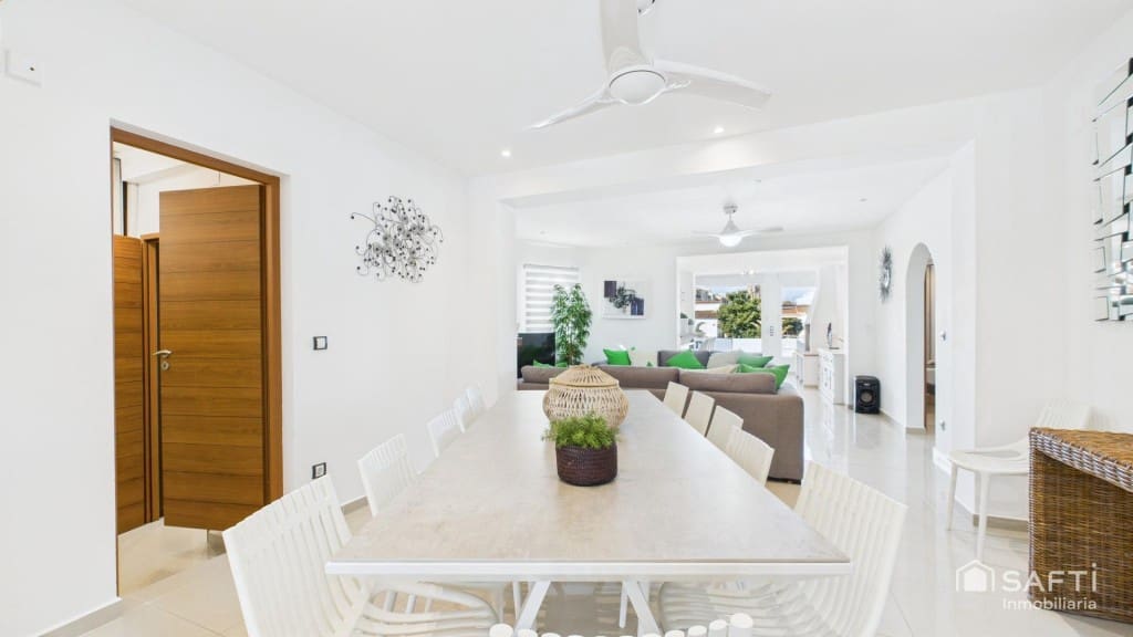 7 Zimmer Villa zu verkaufen in Empuriabrava mit Pool Garage - 1.450.000 € (Ref: 9595450)