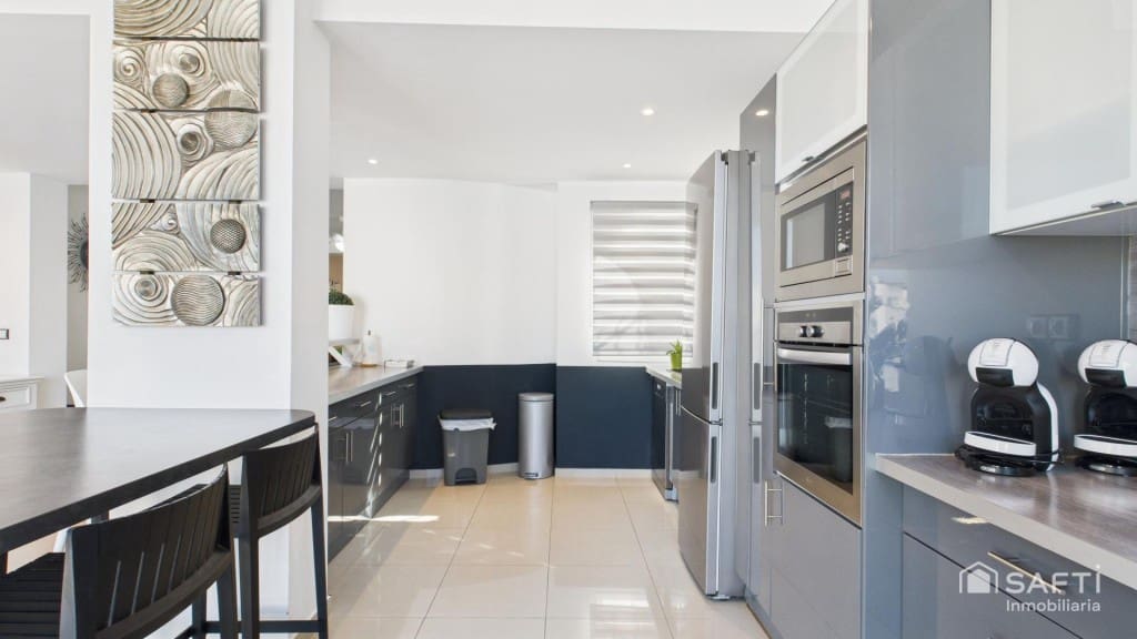 7 Zimmer Villa zu verkaufen in Empuriabrava mit Pool Garage - 1.450.000 € (Ref: 9595450)