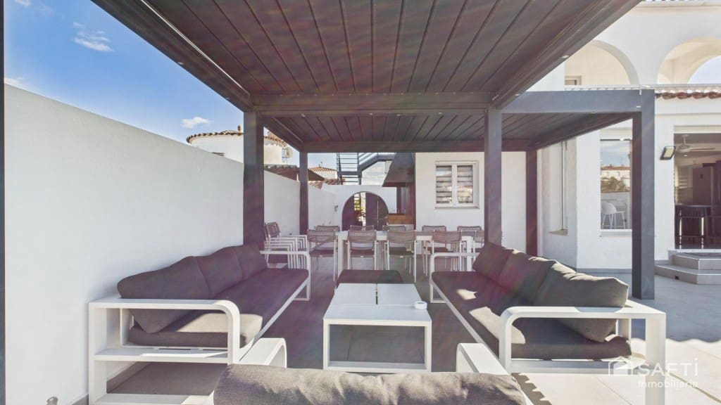 7 Zimmer Villa zu verkaufen in Empuriabrava mit Pool Garage - 1.450.000 € (Ref: 9595450)