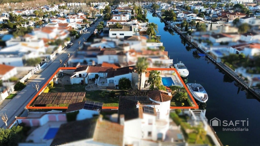 3 Zimmer Villa zu verkaufen in Empuriabrava mit Pool Garage - 1.390.000 € (Ref: 9595451)