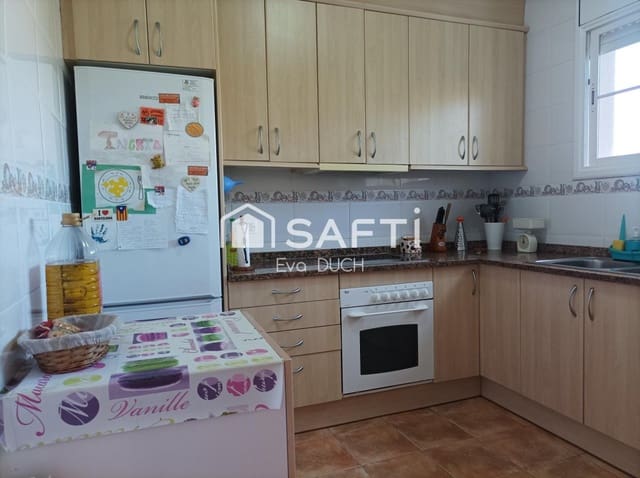 4 chambre Villa/Maison à vendre à Maçanet de la Selva avec piscine garage - 253 000 € (Ref: 9595453)