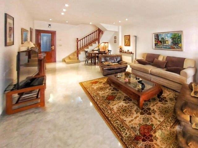 Chalet de 6 habitaciones en Salt en venta con garaje - 425.000 € (Ref: 9595454)