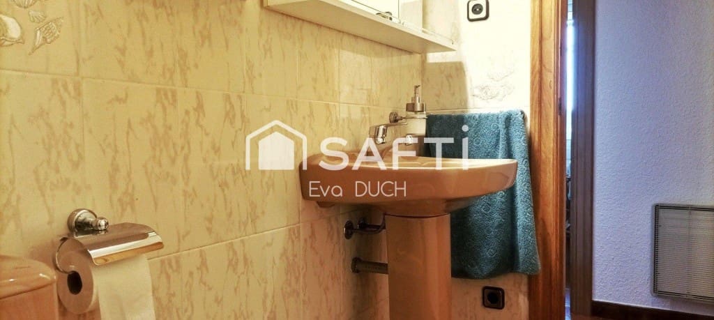 4 bedroom Villa for sale in Sils with pool garage - € 315,000 (Ref: 9595455)