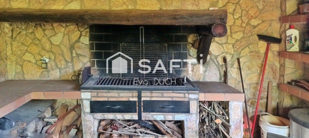 4 bedroom Villa for sale in Sils with pool garage - € 315,000 (Ref: 9595455)