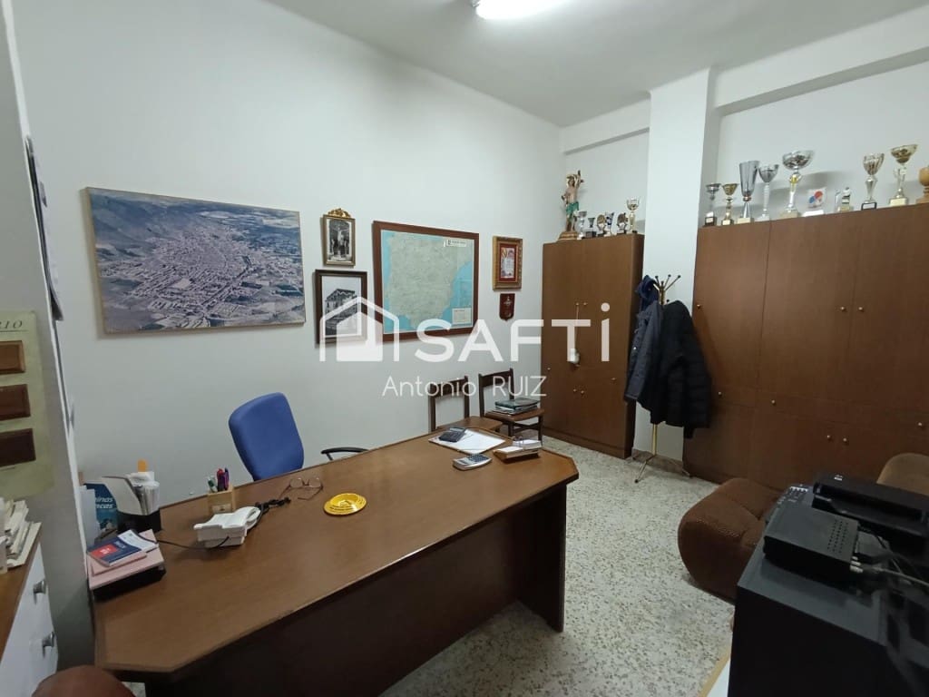 Büro zu verkaufen in Jodar - 850.000 € (Ref: 9595460)