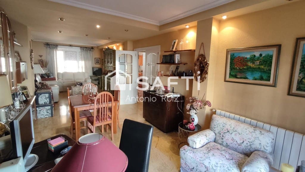 4 makuuhuone Huvila myytävänä paikassa Ubeda - 345 000 € (Ref: 9595464)