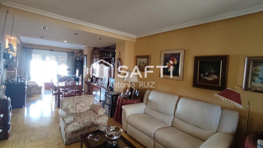 4 makuuhuone Huvila myytävänä paikassa Ubeda - 345 000 € (Ref: 9595464)