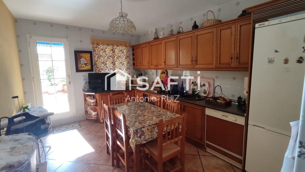 4 makuuhuone Huvila myytävänä paikassa Ubeda - 345 000 € (Ref: 9595464)