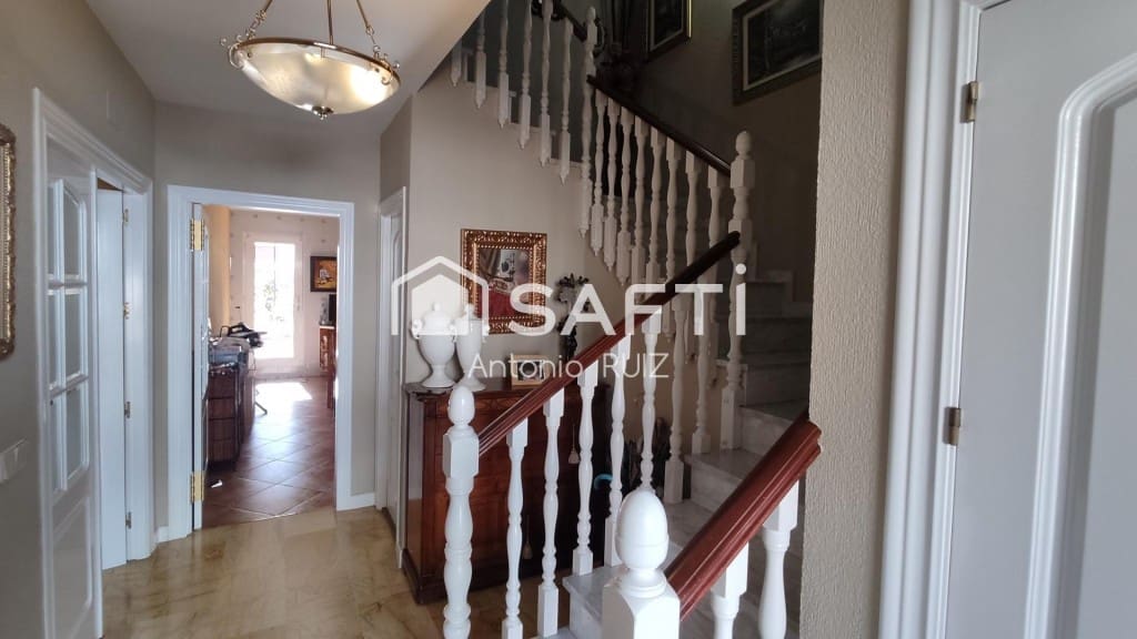 4 makuuhuone Huvila myytävänä paikassa Ubeda - 345 000 € (Ref: 9595464)