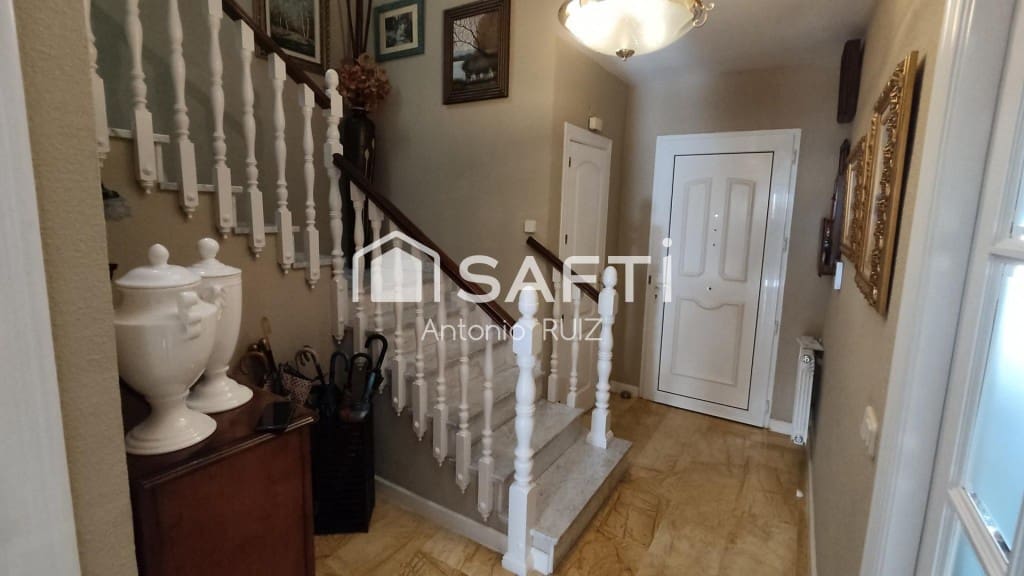 4 makuuhuone Huvila myytävänä paikassa Ubeda - 345 000 € (Ref: 9595464)