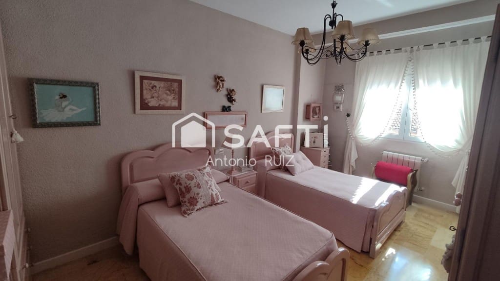 4 makuuhuone Huvila myytävänä paikassa Ubeda - 345 000 € (Ref: 9595464)