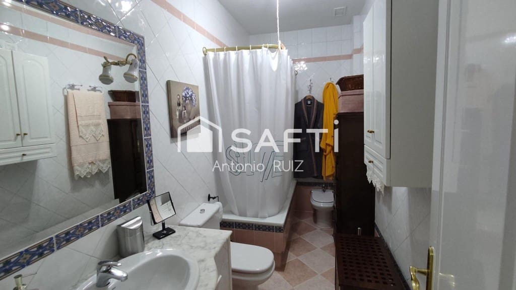 4 makuuhuone Huvila myytävänä paikassa Ubeda - 345 000 € (Ref: 9595464)