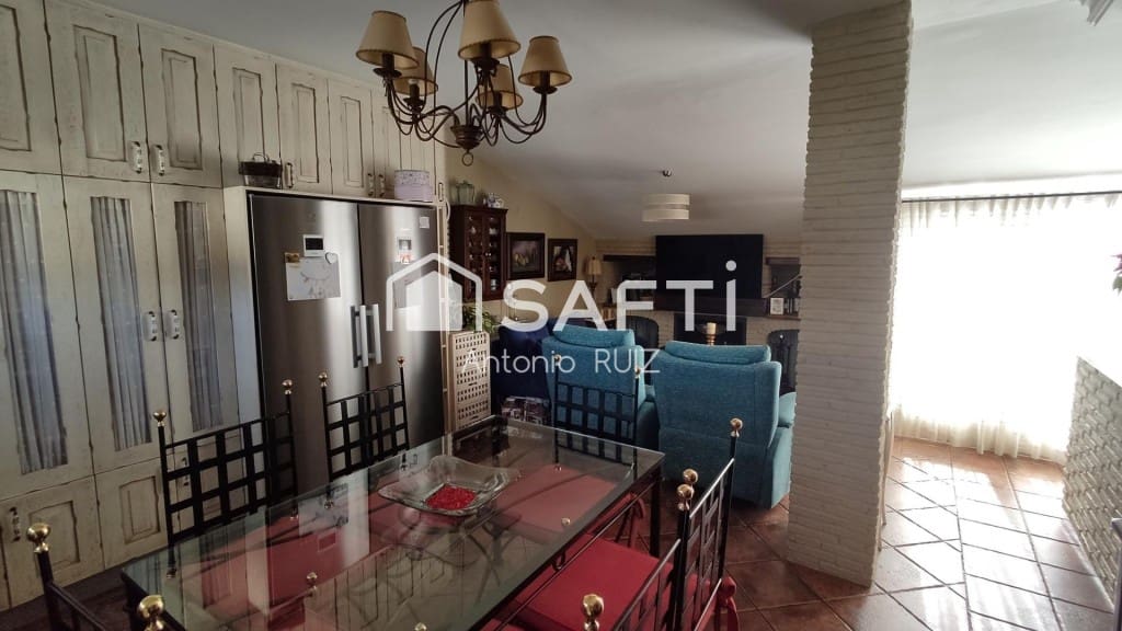 4 makuuhuone Huvila myytävänä paikassa Ubeda - 345 000 € (Ref: 9595464)