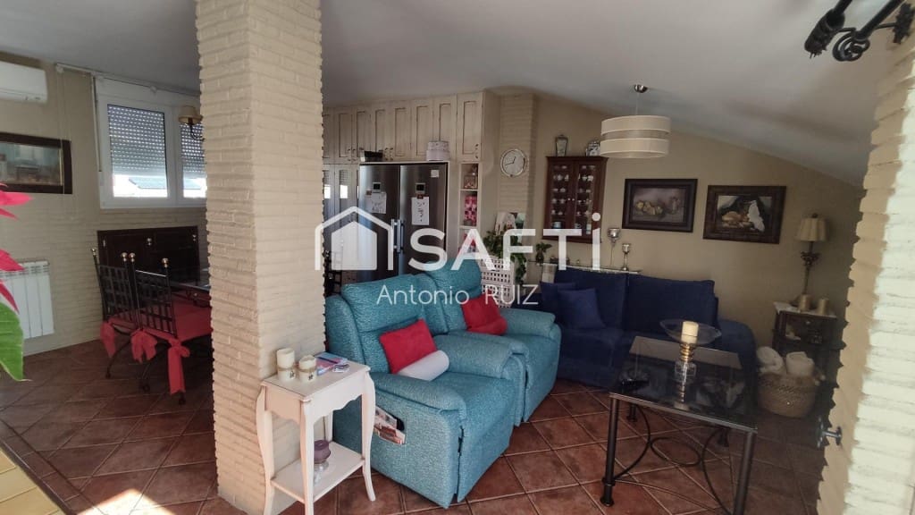 4 makuuhuone Huvila myytävänä paikassa Ubeda - 345 000 € (Ref: 9595464)