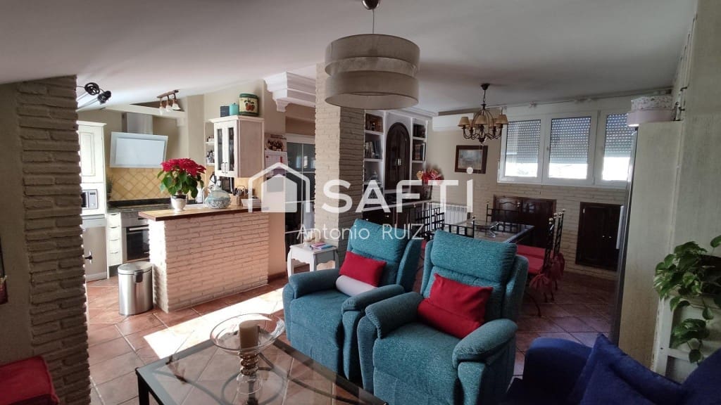 4 makuuhuone Huvila myytävänä paikassa Ubeda - 345 000 € (Ref: 9595464)