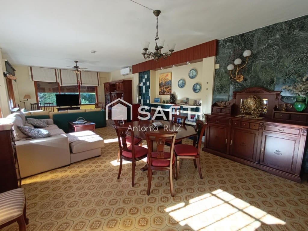 7 bedroom Finca/Country House for sale in Baeza - € 265,000 (Ref: 9595473)