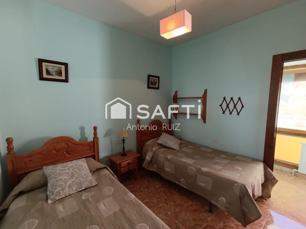 7 bedroom Finca/Country House for sale in Baeza - € 265,000 (Ref: 9595473)