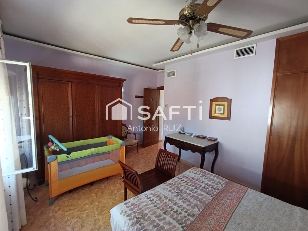 7 bedroom Finca/Country House for sale in Baeza - € 265,000 (Ref: 9595473)