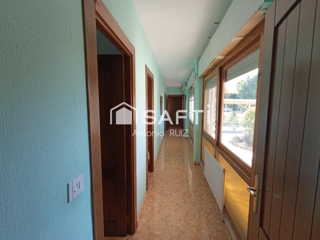 7 bedroom Finca/Country House for sale in Baeza - € 265,000 (Ref: 9595473)