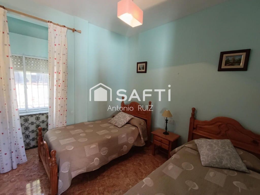 7 bedroom Finca/Country House for sale in Baeza - € 265,000 (Ref: 9595473)