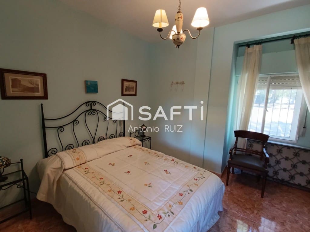 7 bedroom Finca/Country House for sale in Baeza - € 265,000 (Ref: 9595473)