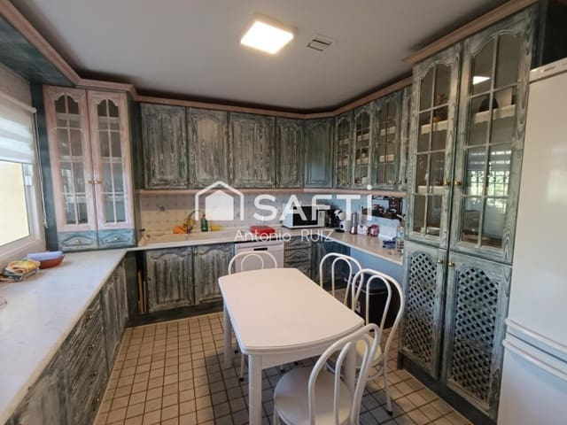 7 Zimmer Finca/Landgut zu verkaufen in Baeza - 265.000 € (Ref: 9595473)