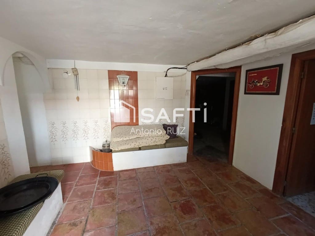 7 bedroom Finca/Country House for sale in Baeza - € 265,000 (Ref: 9595473)