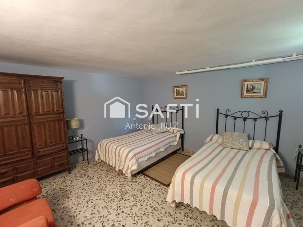 7 bedroom Finca/Country House for sale in Baeza - € 265,000 (Ref: 9595473)