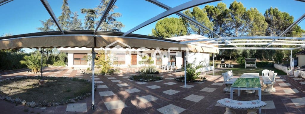 7 bedroom Finca/Country House for sale in Baeza - € 265,000 (Ref: 9595473)