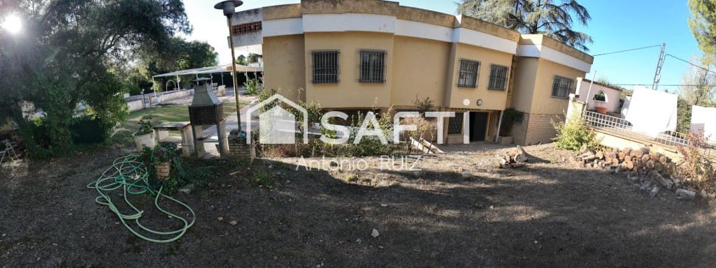 7 bedroom Finca/Country House for sale in Baeza - € 265,000 (Ref: 9595473)