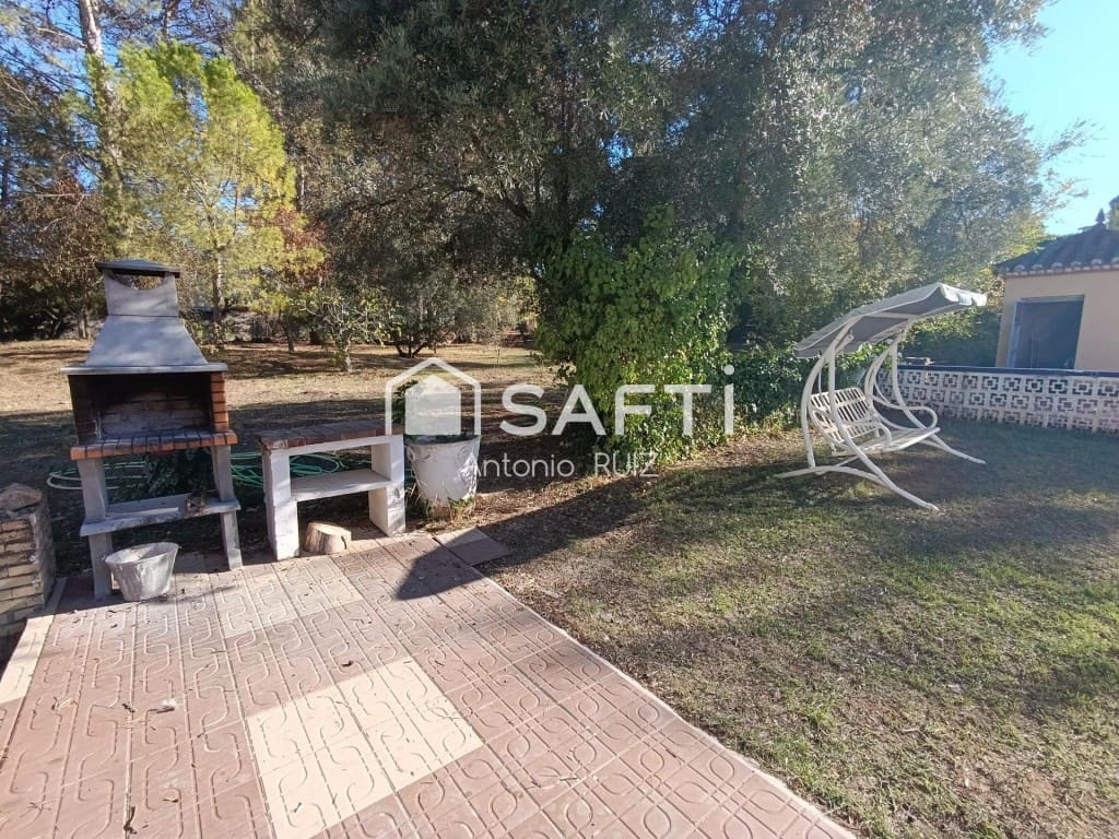 7 bedroom Finca/Country House for sale in Baeza - € 265,000 (Ref: 9595473)