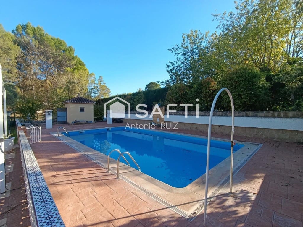 7 bedroom Finca/Country House for sale in Baeza - € 265,000 (Ref: 9595473)