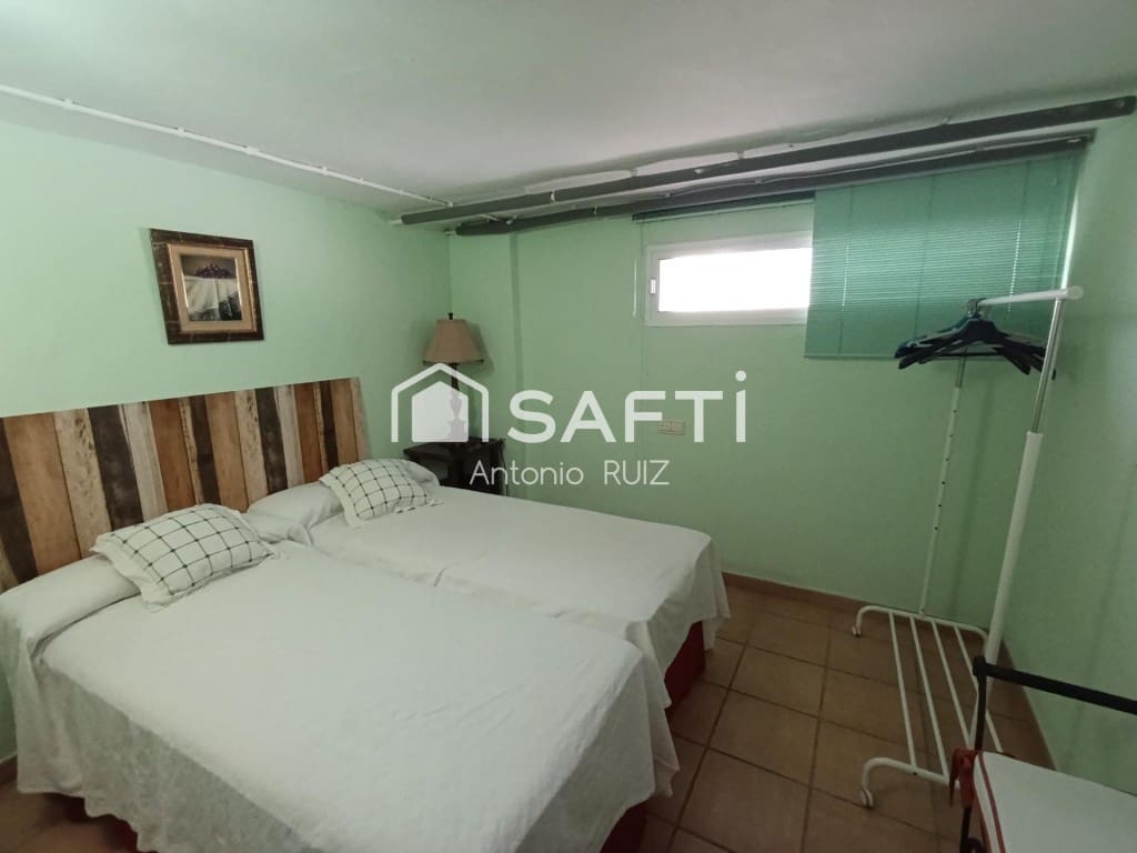 7 bedroom Finca/Country House for sale in Baeza - € 265,000 (Ref: 9595473)