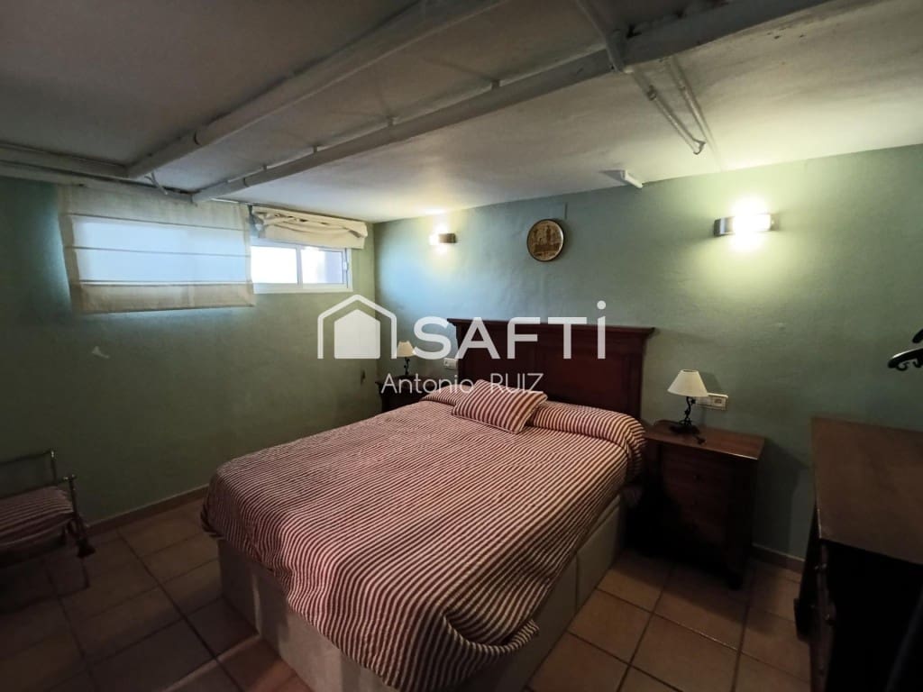 7 bedroom Finca/Country House for sale in Baeza - € 265,000 (Ref: 9595473)