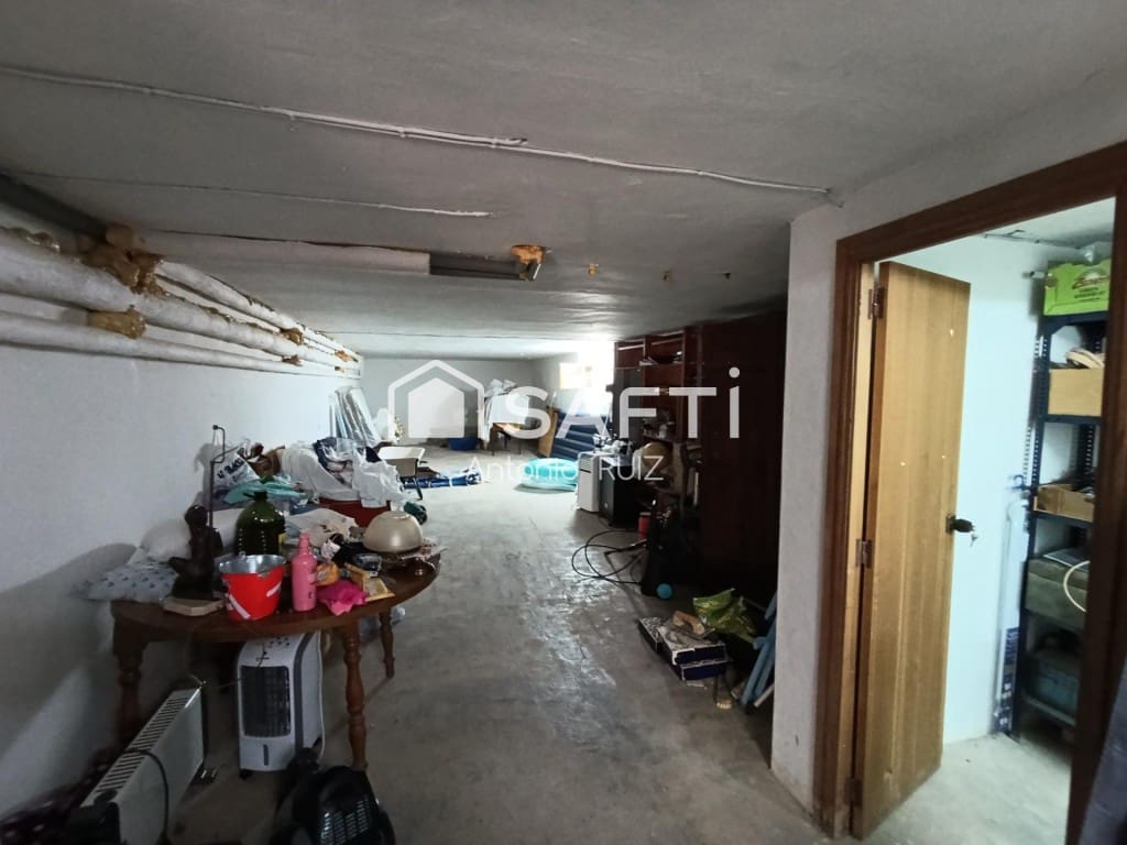 7 bedroom Finca/Country House for sale in Baeza - € 265,000 (Ref: 9595473)