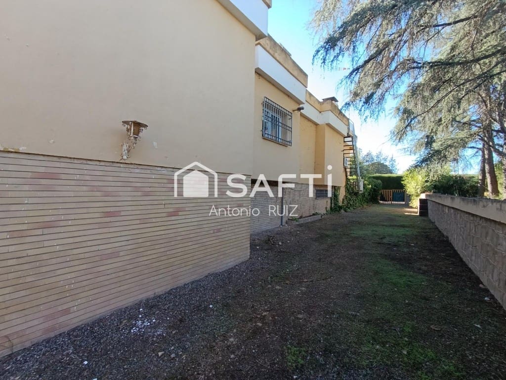 7 bedroom Finca/Country House for sale in Baeza - € 265,000 (Ref: 9595473)