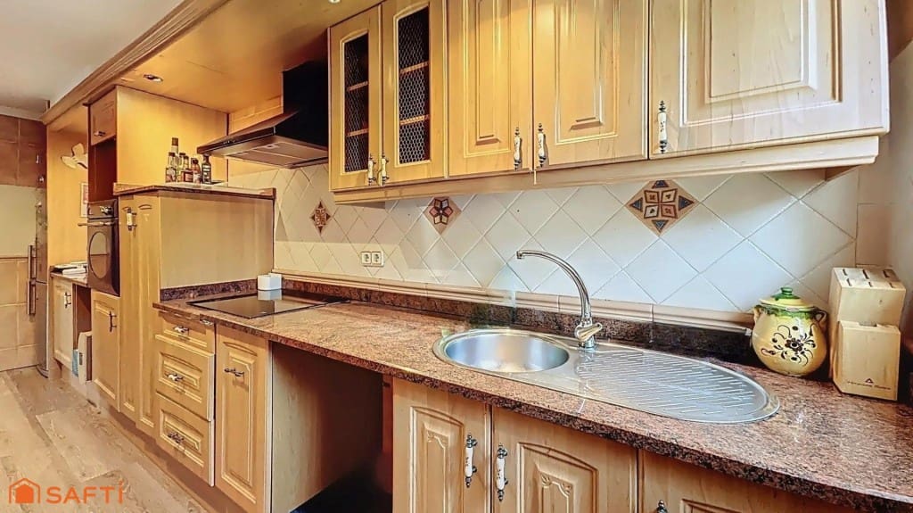 4 bedroom Villa for sale in El Casar with pool garage - € 397,000 (Ref: 9595477)