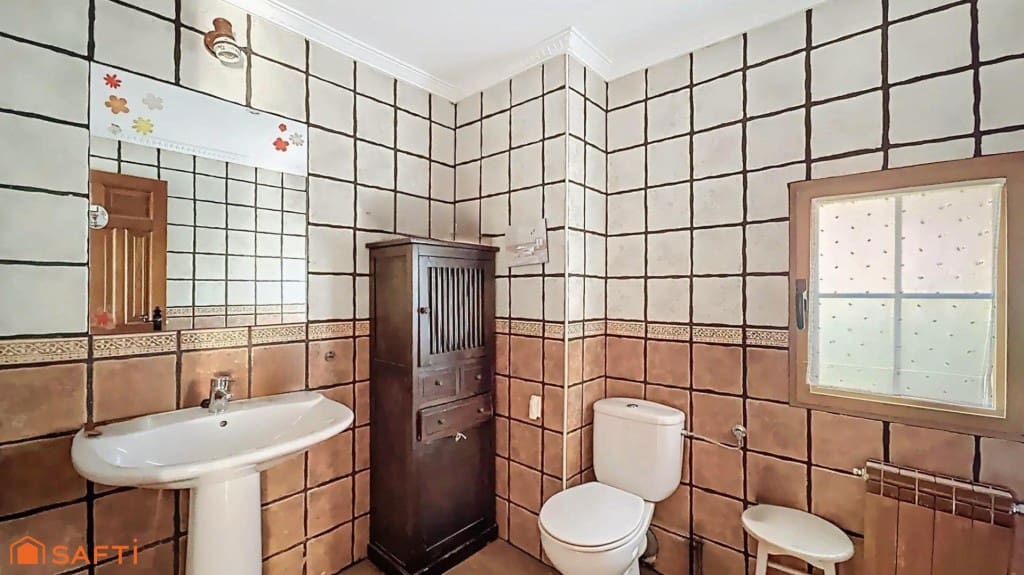 4 bedroom Villa for sale in El Casar with pool garage - € 397,000 (Ref: 9595477)