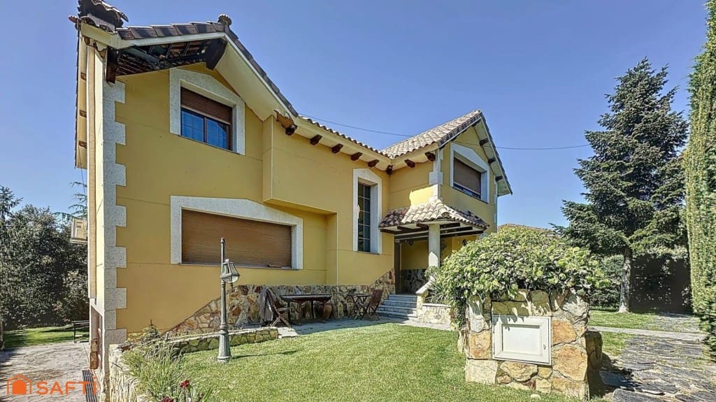 4 bedroom Villa for sale in El Casar with pool garage - € 397,000 (Ref: 9595477)