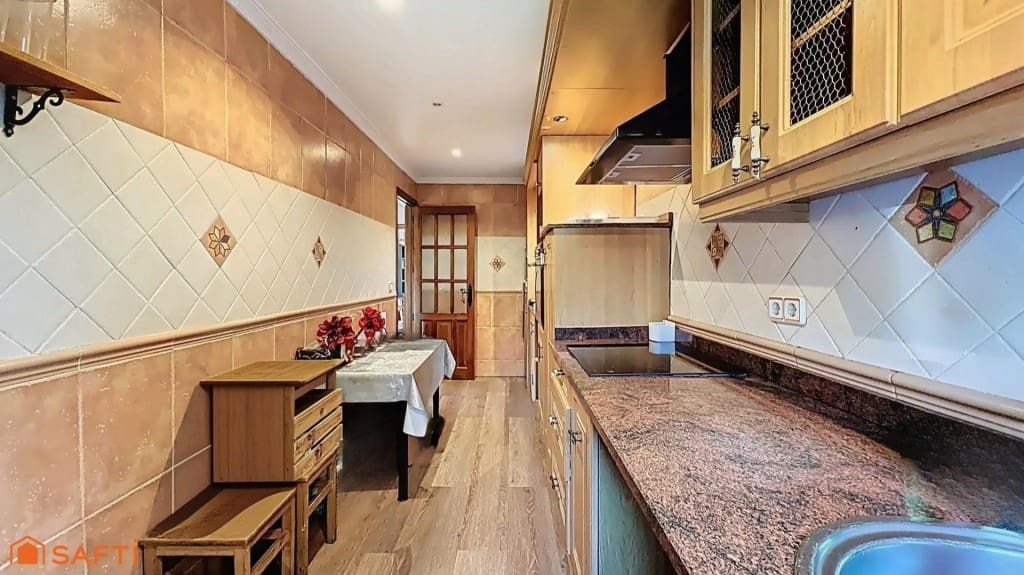 4 bedroom Villa for sale in El Casar with pool garage - € 397,000 (Ref: 9595477)