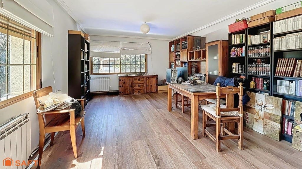 4 bedroom Villa for sale in El Casar with pool garage - € 397,000 (Ref: 9595477)