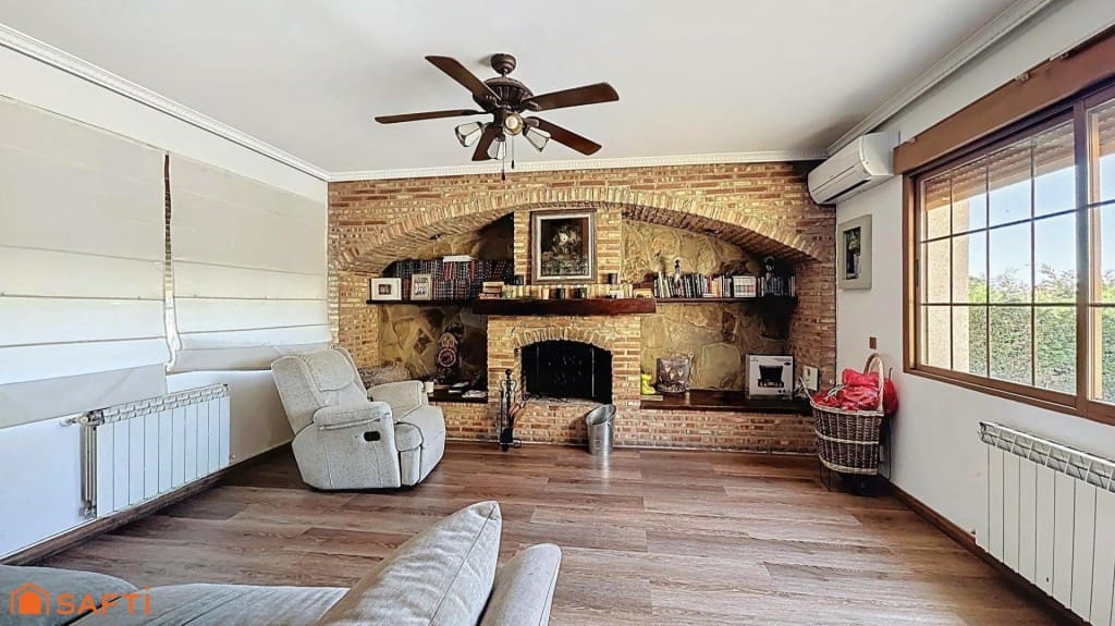 4 bedroom Villa for sale in El Casar with pool garage - € 397,000 (Ref: 9595477)