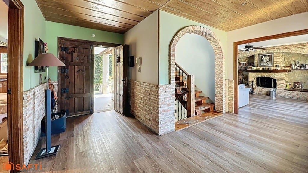 4 bedroom Villa for sale in El Casar with pool garage - € 397,000 (Ref: 9595477)