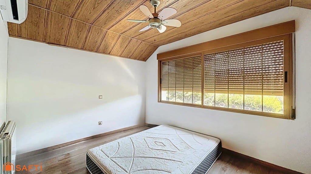 4 bedroom Villa for sale in El Casar with pool garage - € 397,000 (Ref: 9595477)