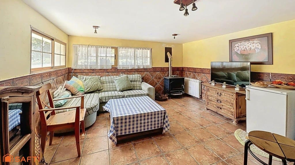 4 bedroom Villa for sale in El Casar with pool garage - € 397,000 (Ref: 9595477)