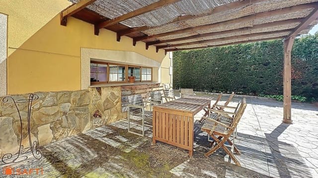 4 soverom Villa til salgs i El Casar med svømmebasseng garasje - € 397 000 (Ref: 9595477)