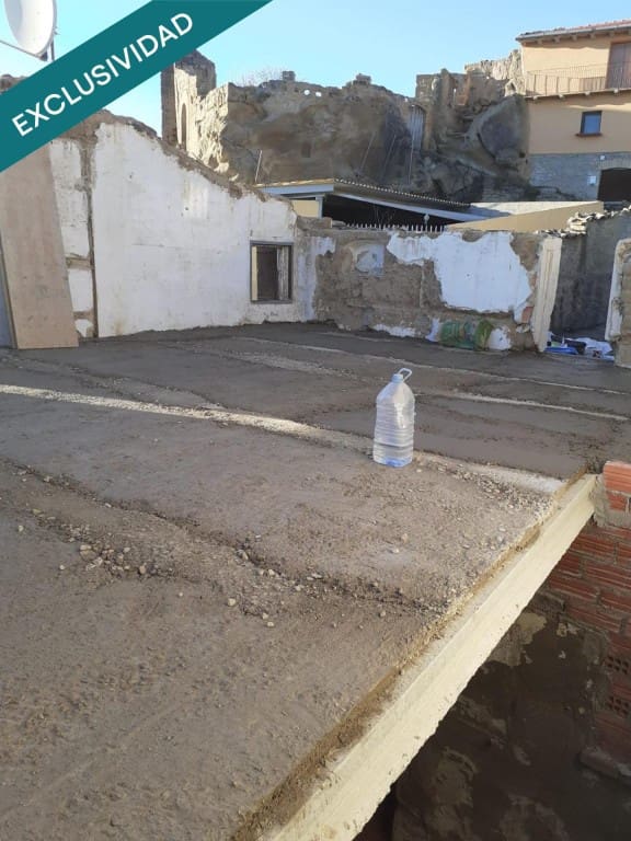 3 bedroom Villa for sale in Casbas de Huesca - € 49,500 (Ref: 9595479)