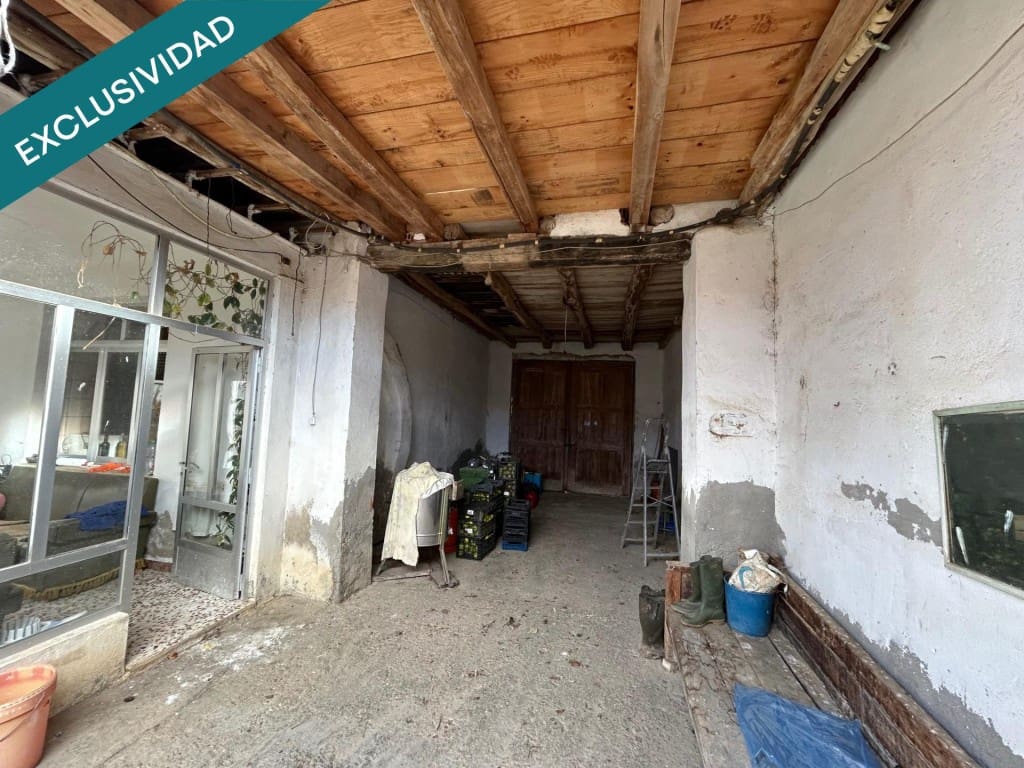 5 bedroom Finca/Country House for sale in Riego de la Vega with garage - € 49,500 (Ref: 9595481)