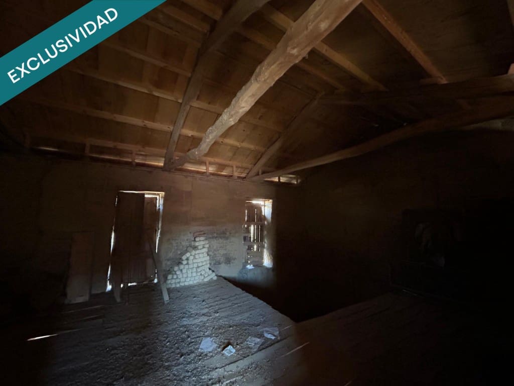 5 bedroom Finca/Country House for sale in Riego de la Vega with garage - € 49,500 (Ref: 9595481)