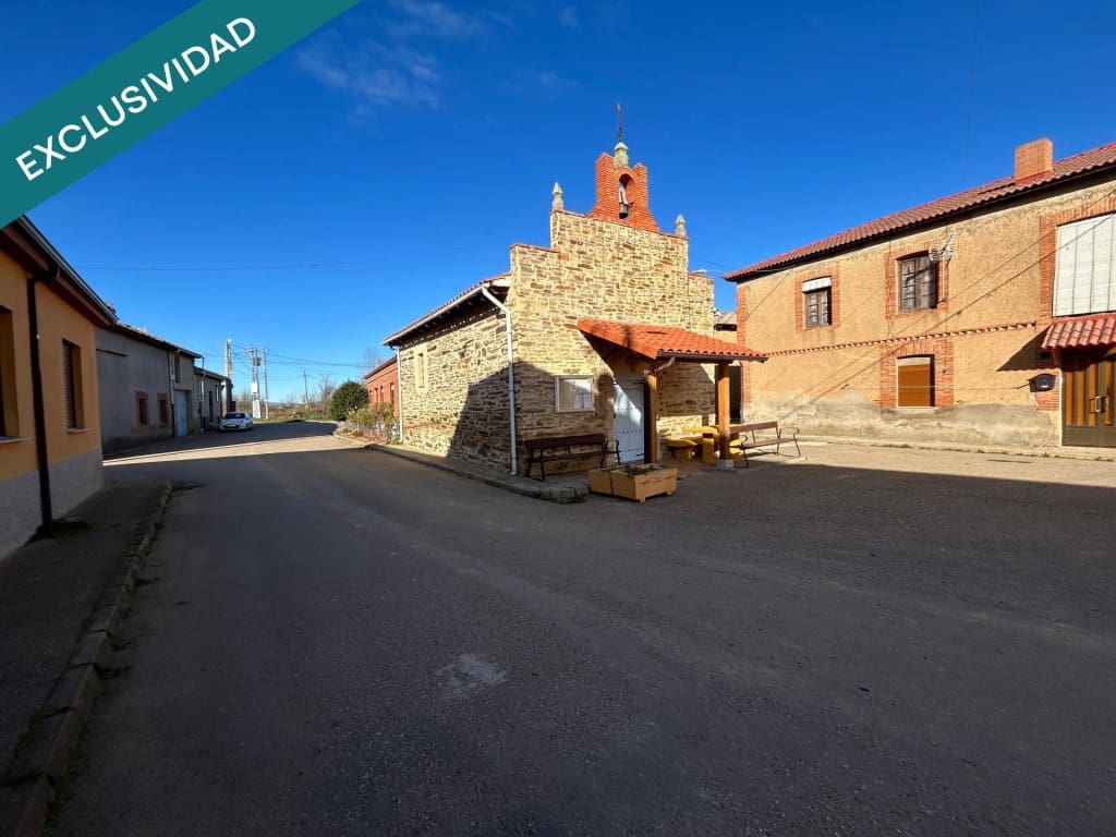 5 bedroom Finca/Country House for sale in Riego de la Vega with garage - € 49,500 (Ref: 9595481)